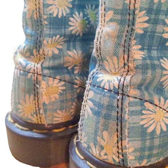 Vintage 90s Dr. Martens Blue Daisy Floral Canvas Vegan Made in England Size 7 - Picture 5 of 10